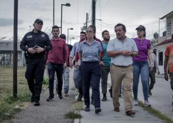 Yensunni Martínez recorre la colonia Fovissste II Etapa de Chetumal