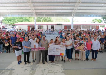 Para que todas las alumnas y alumnos de secundaria sigan estudiando, Mara Lezama concluye entrega de tarjetas de la beca “Rita Cetina”