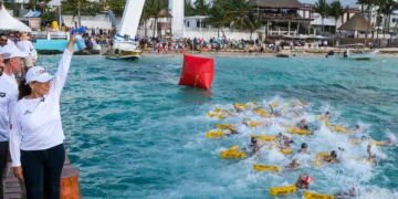 Da banderazo de salida Mara Lezama a 624 competidores del Campeonato Nacional de Aguas Abiertas desde Puerto Morelos