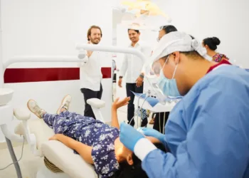 La salud gratuita seguirá beneficiando a las familias de Playa del Carmen, gracias a nuestra gobernadora Mara Lezama: Fernando Muñoz
