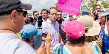 Diego Castañón da respuesta inmediata a habitantes de Punta Allen; camino será rehabilitado con 15 kilómetros intervenidos