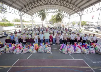 Llevarán sonrisas a las niñas y niños de comunidades othonenses