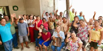 Renán Sánchez Tajonar se reúne con la familia Verde en Bacalar para escuchar y atender a las y los vecinos