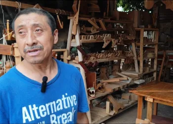 Artesano de Morelos mantiene viva la tradición pese a escasez de madera