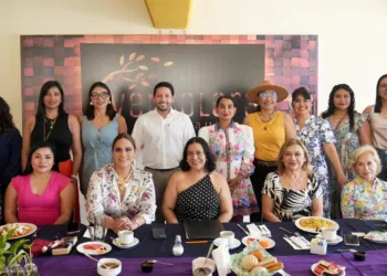 Renán Sánchez Tajonar se reúne con mujeres empresarias en Chetumal