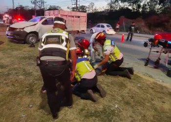 Gobierno de Estefanía Mercado coordina atención a fuerte accidente en la carretera Cancún–Playa del Carmen con saldo de 15 lesionados