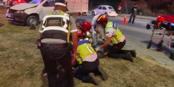 Gobierno de Estefanía Mercado coordina atención a fuerte accidente en la carretera Cancún–Playa del Carmen con saldo de 15 lesionados