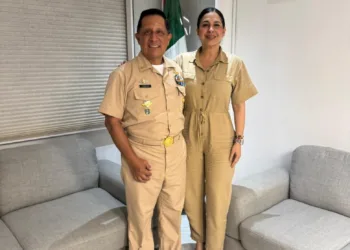 Estefanía Mercado fortalece coordinación con la Marina para garantizar la seguridad y reforzar la limpieza del sargazo en Playa del Carmen