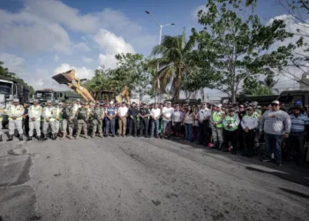 Tres niveles de Gobierno se unen en mega jornada de limpieza preventiva en Chetumal