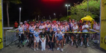 Más de mil ciclistas participan en L’etape Cancún By Tour de France, cuyo banderazo de salida dio Mara Lezama