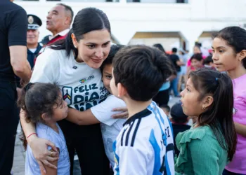 Estefanía Mercado convierte la Plaza 28 de Julio en el corazón de la infancia con más de 5 mil niñas y niños celebrando su día