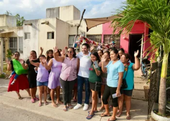 Renán Sánchez Tajonar promueve el empoderamiento de las mujeres en el Fraccionamiento Villas del Sol en Playa del Carmen