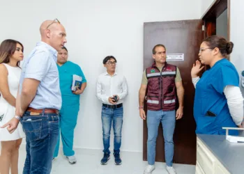 Diego Castañón recorre las casas de salud para elevar el servicio