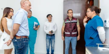 Diego Castañón recorre las casas de salud para elevar el servicio