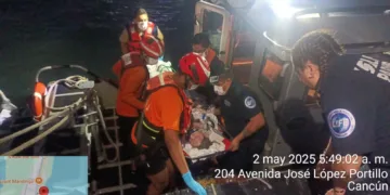 Marina rescata a mujer con infarto en crucero frente a Isla Mujeres