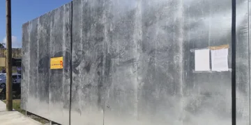 Suspenden estructuras para publicidad frente al estadio Nachan Ka’an de Chetumal