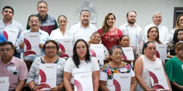 Con entrega de títulos, Mara Lezama da seguridad y certeza jurídica a 32 familias de Chetumal y al patrimonio municipal