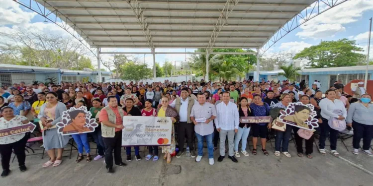 Más de 300 mil estudiantes de Yucatán reciben becas federales