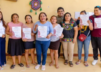 Artesanos y productores de coba en Tulum, reciben capacitación