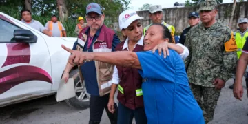 Atiende Mara Lezama en Chetumal a familias afectadas por lluvias