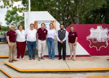 En Playa del Carmen la educación es prioridad y un derecho humano: Estefanía Mercado en el 25 aniversario de la Secundaria Técnica Juan Rulfo