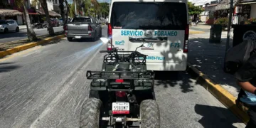 Turistas extranjeras chocan en cuatrimoto contra colectivo del sindicato Lázaro Cárdenas del Río en Tulum