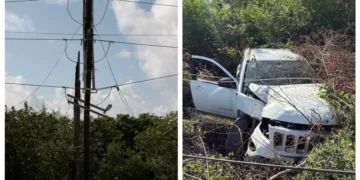 Accidente en la carretera federal Tulum – Akumal deja a una mujer lesionada y poste derribado