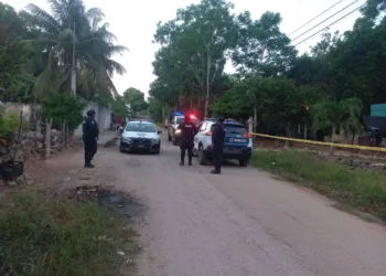 Comando armado irrumpe en vivienda y se lleva a dos jóvenes en José María Morelos