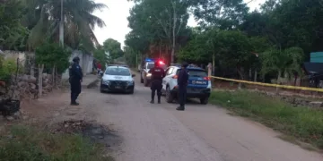 Comando armado irrumpe en vivienda y se lleva a dos jóvenes en José María Morelos