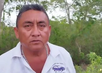Taxistas de José María Morelos detienen a operador del FUTV Dziuché; denuncia hostigamiento y arbitrariedades