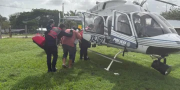 Helicóptero del gobierno de Estefanía Mercado rescata a mujer embarazada en Bacalar y suma su quinto rescate humanitario