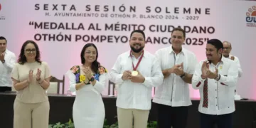 Reconocen a Óscar Moreno Castillo con la Medalla al Mérito Ciudadano «Othón Pompeyo Blanco» 2025