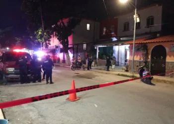 Hombre es asesinado a balazos dentro de pizzería en pleno centro de Tulum