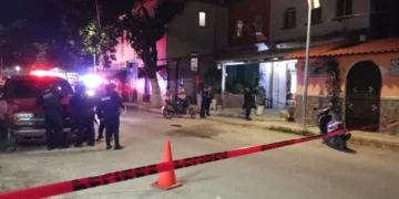Hombre es asesinado a balazos dentro de pizzería en pleno centro de Tulum