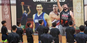 Eduardo Nájera y Horacio Llamas comparten su experiencia a jóvenes basquetbolistas de Playa del Carmen durante el NBA Summer Camp