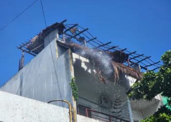 Se incendia palapa en edificio de Tulum; no hay lesionados