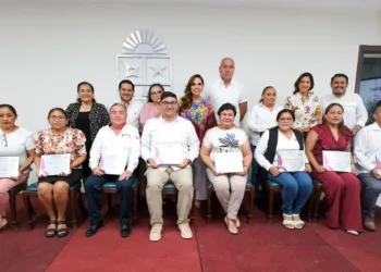 Reconoce Mara Lezama la trayectoria de 20, 25, 30, 35, 40 y 45 años de servidoras y servidores públicos