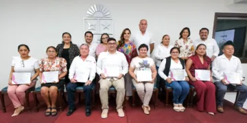 Reconoce Mara Lezama la trayectoria de 20, 25, 30, 35, 40 y 45 años de servidoras y servidores públicos
