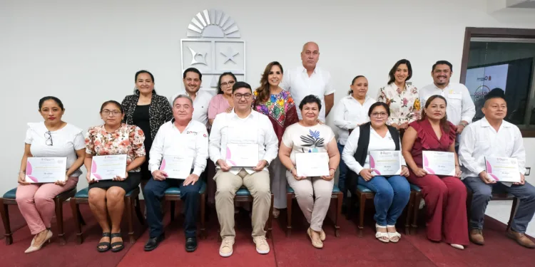 Reconoce Mara Lezama la trayectoria de 20, 25, 30, 35, 40 y 45 años de servidoras y servidores públicos