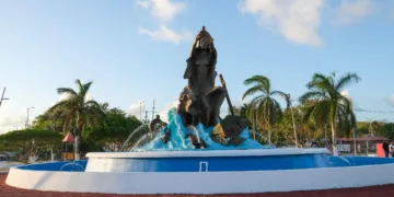 Trabaja Mara Lezama en el Parque Renacimiento de Chetumal con el Programa de Limpieza y Rescate de Espacios Públicos