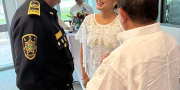 Estefanía Mercado sostiene encuentro con Luis Felipe Saidén Ojeda, secretario de seguridad de Yucatán, en el marco del Día de la Independencia de EE.UU.
