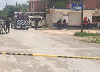 Ejecutan a hombre dentro de tienda SIX en Tulum; presumen extorsión como móvil