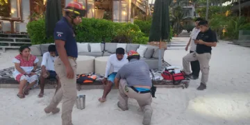 Volcadura de lancha turística en Punta Solimán deja siete sobrevivientes; investigan causas