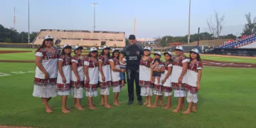 Diablillas Mestizas de Hondzonot invitadas de honor en juego de los Tigres de Quintana Roo