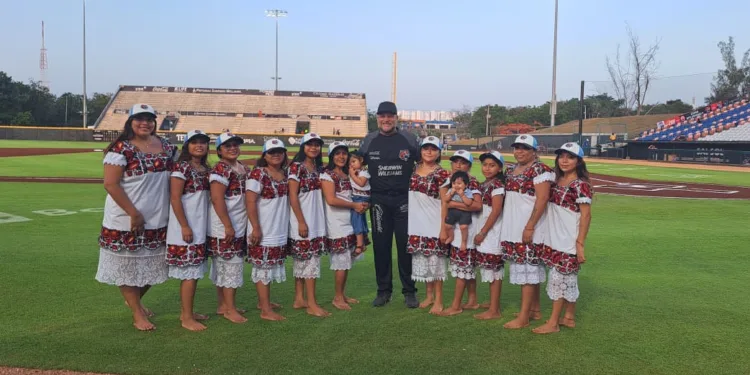 Diablillas Mestizas de Hondzonot invitadas de honor en juego de los Tigres de Quintana Roo