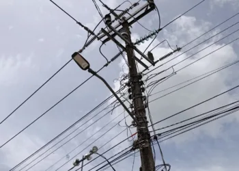 Denuncian vecinos de Francisco Uh May abandono del alumbrado público y constantes apagones