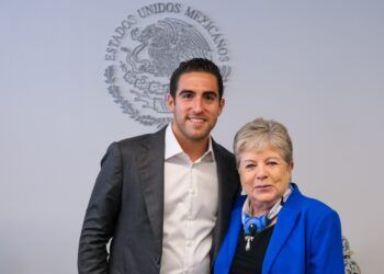 Gino Segura Se Reúne con Alicia Bárcena por el Cuarto Muelle de Cozumel; Presenta Más de 12 Mil Firmas