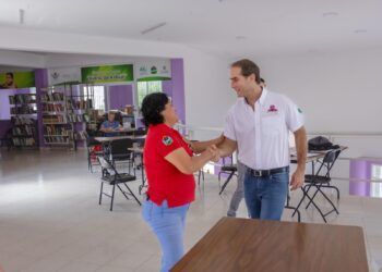 Diego Castañón Verifica la Calidad del Servicio en la Biblioteca Municipal de Tulum