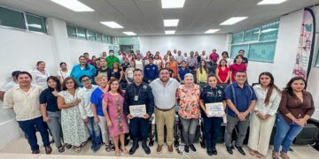 Capacitan a Servidores Públicos de Tulum sobre Riesgos en Redes Sociales para Menores