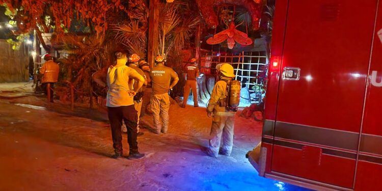 Incendio Nocturno Devasta Dos Locales en la Zona Costera de Tulum